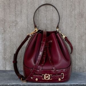 MICHAEL KORS REED MD BELTED BUCKET MESSENGER BAG OXBLOOD